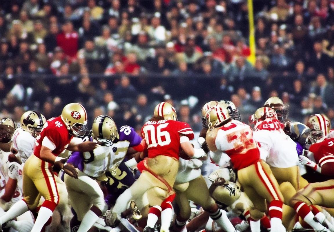 NFL激情对决：49人队与圣徒队巅峰之战回顾