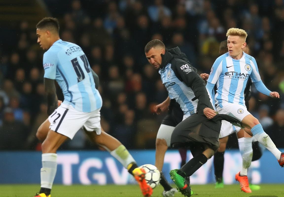 2017曼城伯恩利巅峰对决：战术对决与精神碰撞回顾(图3)